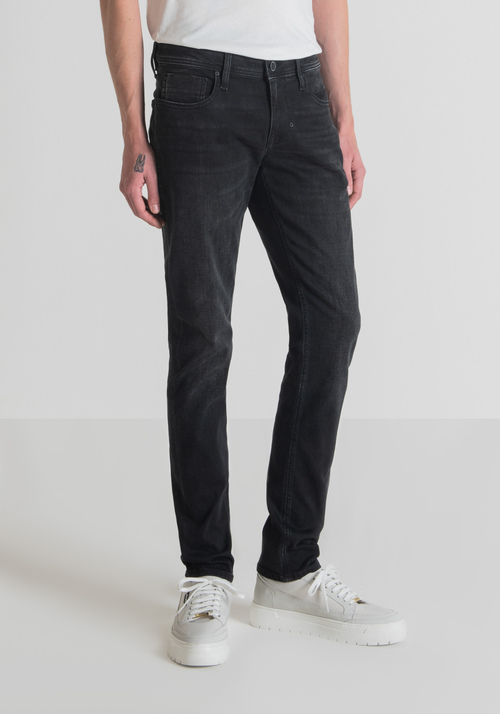 "OZZY" TAPERED FIT JEANS IN POWER STRETCH DENIM BLEND WITH BLACK WASH - Men's Clothing | Antony Morato Online Shop
