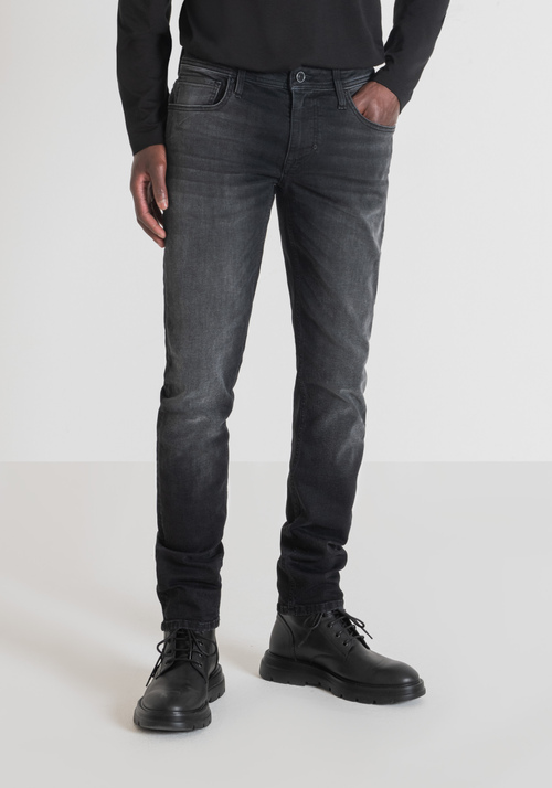 "OZZY" TAPERED-FIT JEANS IN BLACK STRETCH DENIM - Men's Tapered Fit Jeans | Antony Morato Online Shop