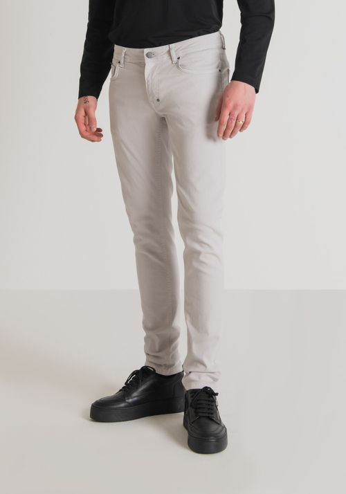 JEAN TAPERED FIT « OZZY » EN DENIM STRETCH DE COULEUR UNIE - Men's Tapered Fit Jeans | Antony Morato Online Shop