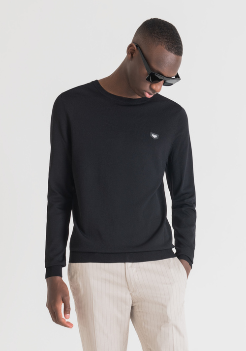 CREW NECK SWEATER WITH PLATE - Knitwear | Antony Morato Online Shop