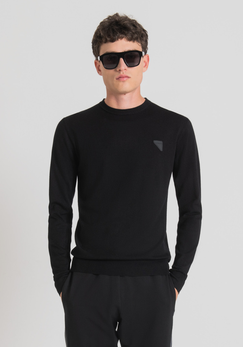 CREW-NECK SLIM FIT SWEATER IN STRETCH SHAVED VISCOSE YARN WITH LOGO PATCH - Men's Knitwear | Antony Morato Online Shop