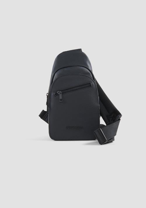 RIÑONERA PARA LLEVAR AL HOMBRO DE ECOPIEL EFECTO MARTILLADO - Bolsos | Antony Morato Online Shop