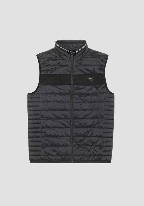 SLIM FIT SLEEVELESS NYLON SHIOZE JACKET WITH LOGO PATCH - Field Jackets and Coats | Antony Morato Online Shop