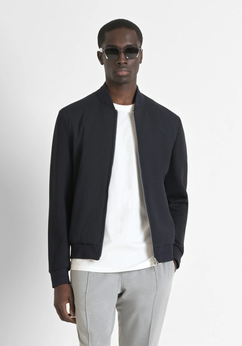COAT REGULAR FIT IN TECHNO FABRIC AND CONTRAST STRETCH INSERT AND LOGO PATCH - New Arrivals FS25 | Antony Morato Online Shop