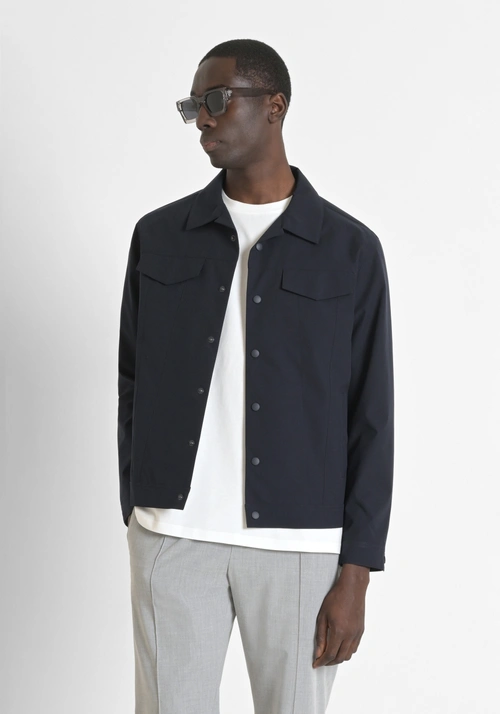 JACKE REGULAR FIT AUS FUNKTIONSGEWEBE MIT LOGO AUS METALL - Jacken und Mäntel | Antony Morato Online Shop