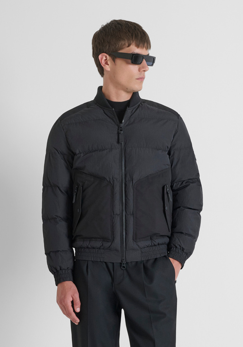 PLUMÍFERO REGULAR FIT CON RELLENO ECOLÓGICO DUPONT SORONA Y BOLSILLOS DE CONTRASTE - Cazadoras y abrigos | Antony Morato Online Shop