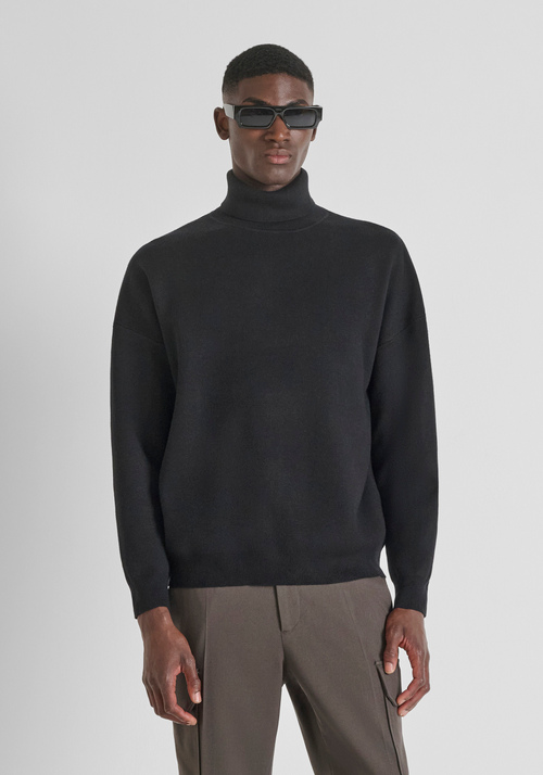 RELAXED FIT TURTLENECK SWEATER IN VISCOSE BLEND - Total Black Outfit | Antony Morato Online Shop