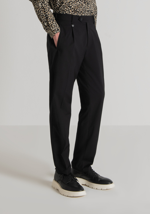 "ROGER" REGULAR STRAIGHT FIT TROUSERS IN SOFT TWILL - Men's Trousers | Antony Morato Online Shop