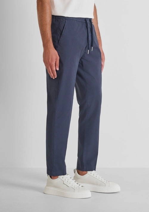 Pantaloni uomo casual: slim fit, con tasconi laterali ed