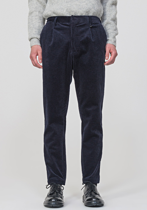 CARROT-FIT “RALPH” TROUSERS IN CORDUROY STRETCH FABRIC WITH AN ELASTICATED PANEL - Trousers | Antony Morato Online Shop