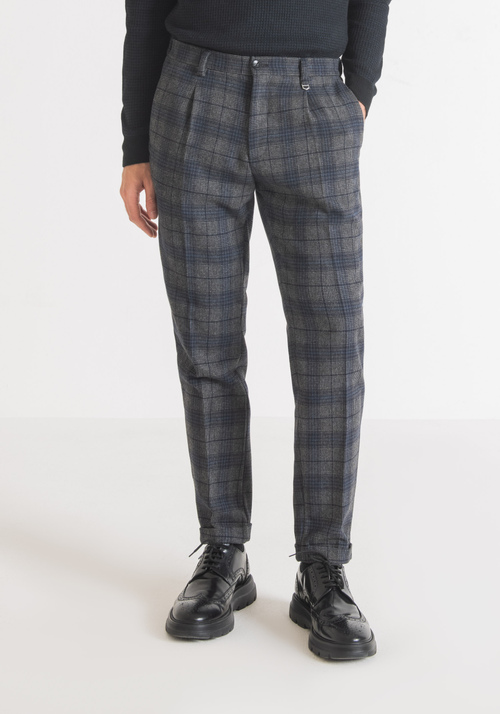 "GUSTAF" CARROT FIT TROUSERS IN WARM WOOL-BLEND FABRIC WITH PRINCE OF WALES PATTERN - Men's Trousers | Antony Morato Online Shop