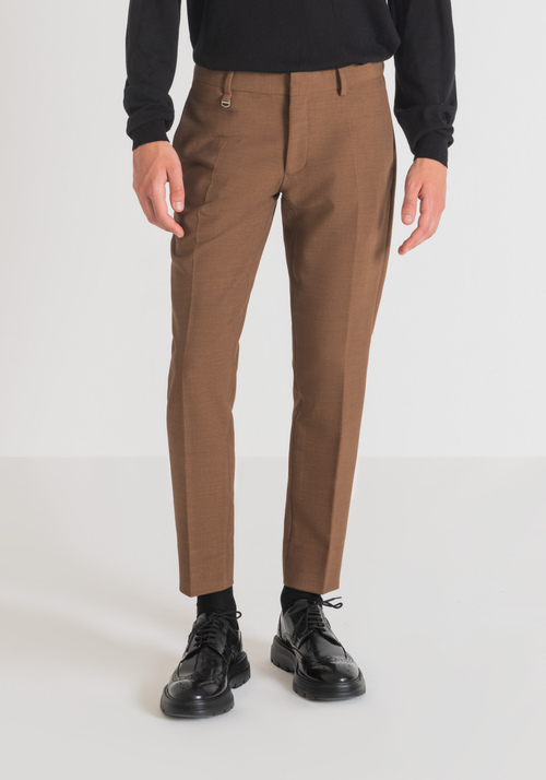 "BONNIE" SLIM-FIT TROUSERS IN WARM STRETCH-WOOL-BLEND TWILL AND CENTRAL CREASE - LUNAR NEW YEAR - GIFT GUIDE | Antony Morato Online Shop
