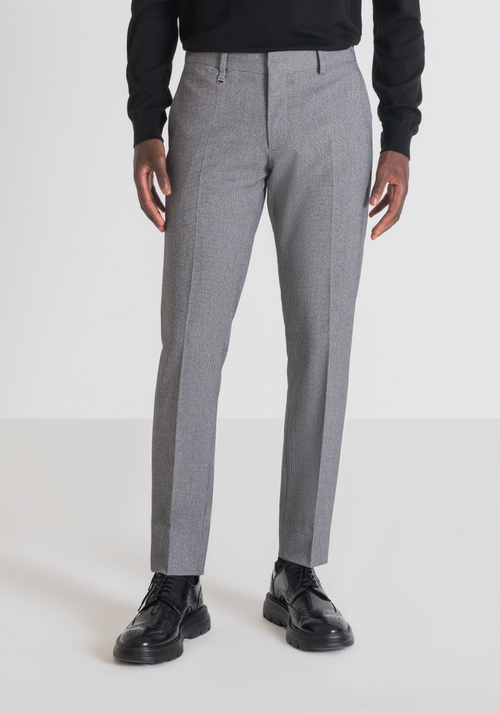 "BONNIE" SLIM FIT TROUSERS IN STRETCH FABRIC WITH MICRO-WEAVE - Men's Trousers | Antony Morato Online Shop