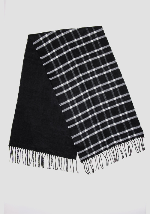 CHECK AND SOLID-COLOUR REVERSIBLE SCARF - New Arrivals FW22 | Antony Morato Online Shop