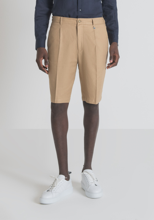 "GUSTAF" CARROT-FIT SHORTS IN LINEN BLEND WITH CENTRAL PLEAT - Men's Shorts | Antony Morato Online Shop