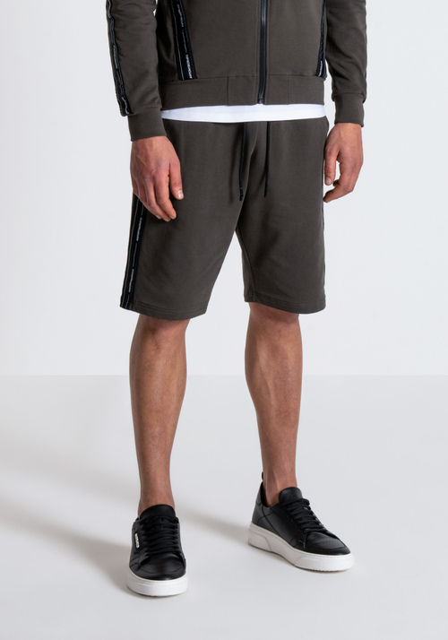 SLIM-FIT FLEECE SHORTS IN STRETCHY COTTON | Antony Morato Online Shop