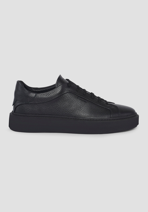 "ARTEM" LOW-TOP SNEAKERS IN 100% SOLID-COLOUR LEATHER WITH LOGO PLAQUE - Footwear | Antony Morato Online Shop