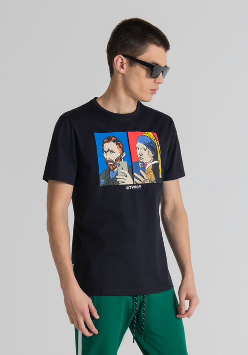 T-SHIRT SLIM FIT AUS REINER BAUMWOLLE MIT TV BOY-PRINT - T-Shirts & Poloshirts | Antony Morato Online Shop