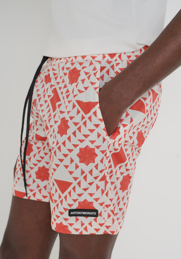 MAILLOT DE BAIN COUPE RÉGULIÈRE EN NYLON IMPRIMÉ À SÉCHAGE RAPIDE - Antony Morato Online Shop