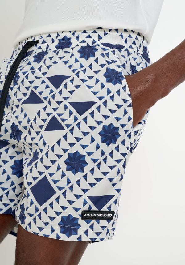 MAILLOT DE BAIN COUPE RÉGULIÈRE EN NYLON IMPRIMÉ À SÉCHAGE RAPIDE - Antony Morato Online Shop