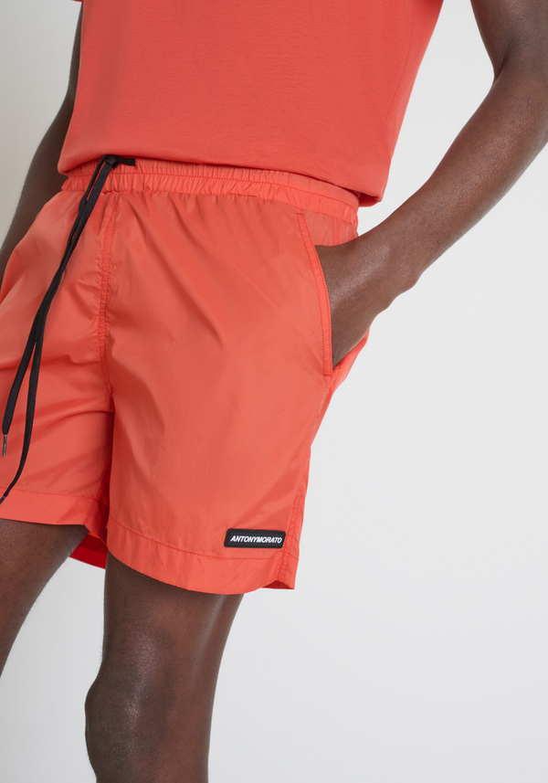 MAILLOT DE BAIN COUPE RÉGULIÈRE EN NYLON IMPRIMÉ À SÉCHAGE RAPIDE - Antony Morato Online Shop