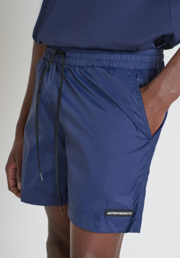 MAILLOT DE BAIN COUPE RÉGULIÈRE EN NYLON IMPRIMÉ À SÉCHAGE RAPIDE - Antony Morato Online Shop