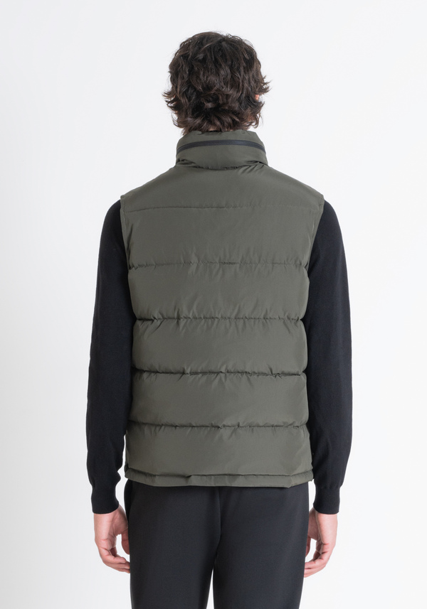 DOUDOUNE SANS MANCHES REGULAR FIT VERTE AVEC REMBOURRAGE SYNTHÉTIQUE DUPONT SORONA - Antony Morato Online Shop