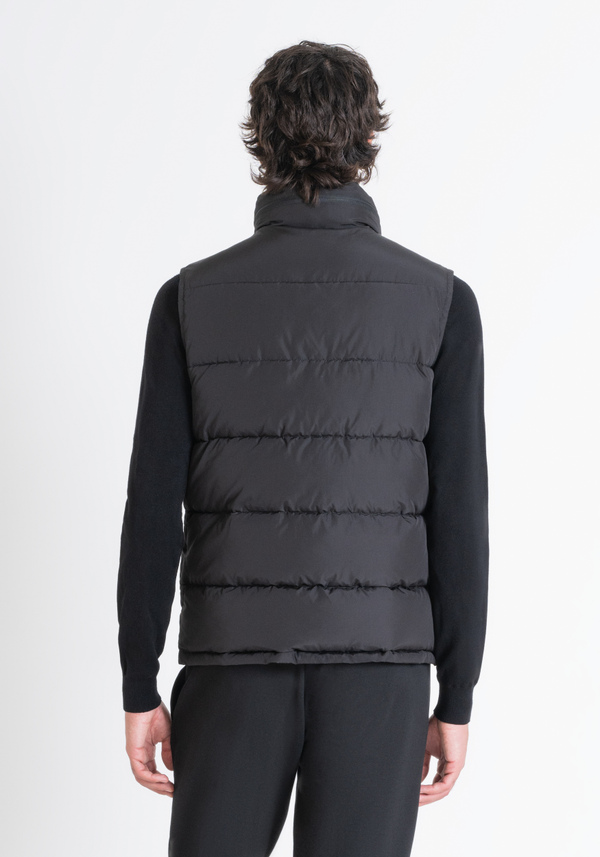 ÄRMELLOSE DAUNENJACKE REGULAR FIT SCHWARZ MIT SYNTHETISCHER DUPONT-SORONA-FÜLLUNG - Antony Morato Online Shop