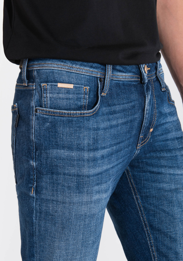 TAPERED FIT "OZZY" JEANS IN VINTAGE-EFFECT BLUE DENIM - Antony Morato Online Shop