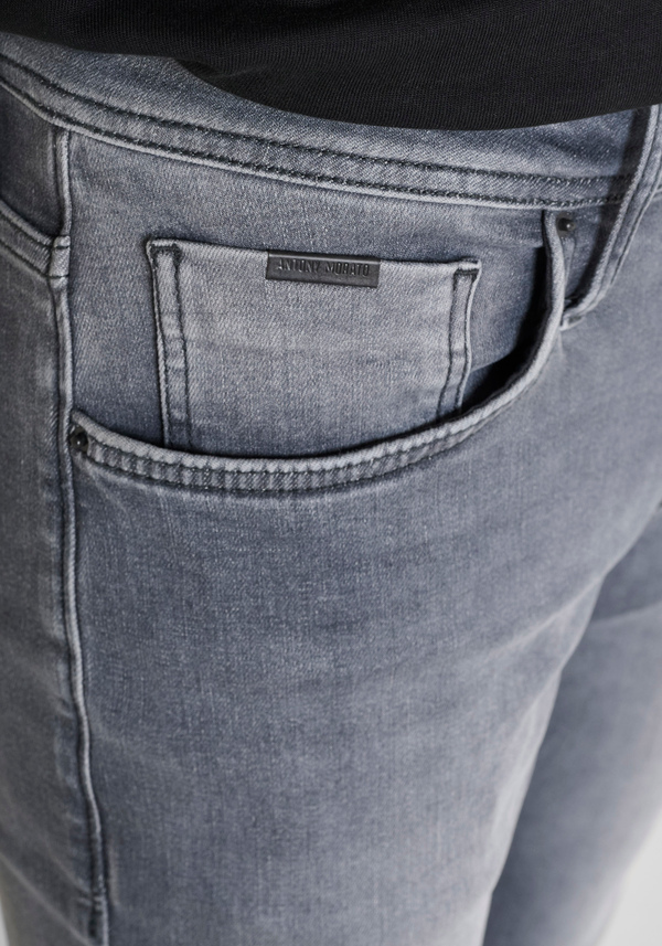 "OZZY" TAPERED FIT JEANS IN FADED GREY DENIM - Antony Morato Online Shop