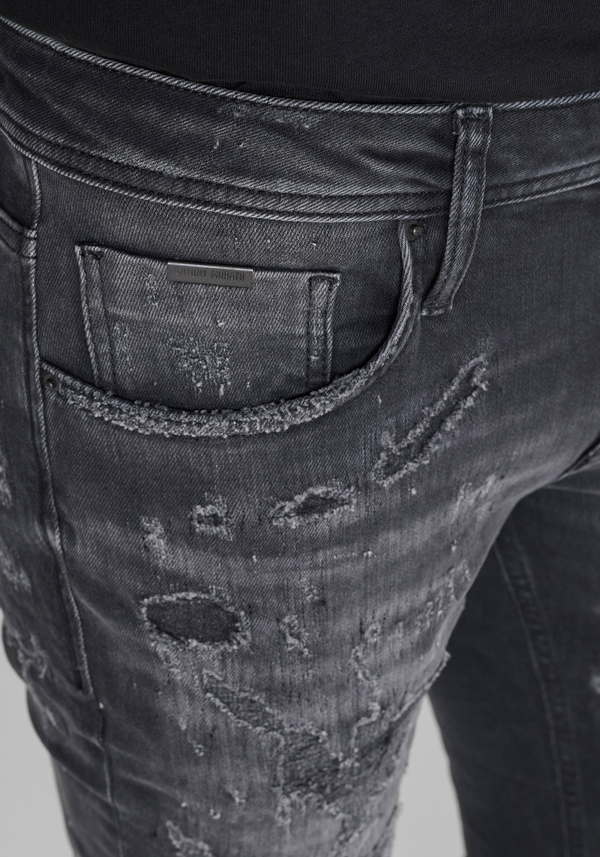 JEAN « OZZY » COUPE TAPERED SUPER DESTROYED EN DENIM NOIR - Antony Morato Online Shop