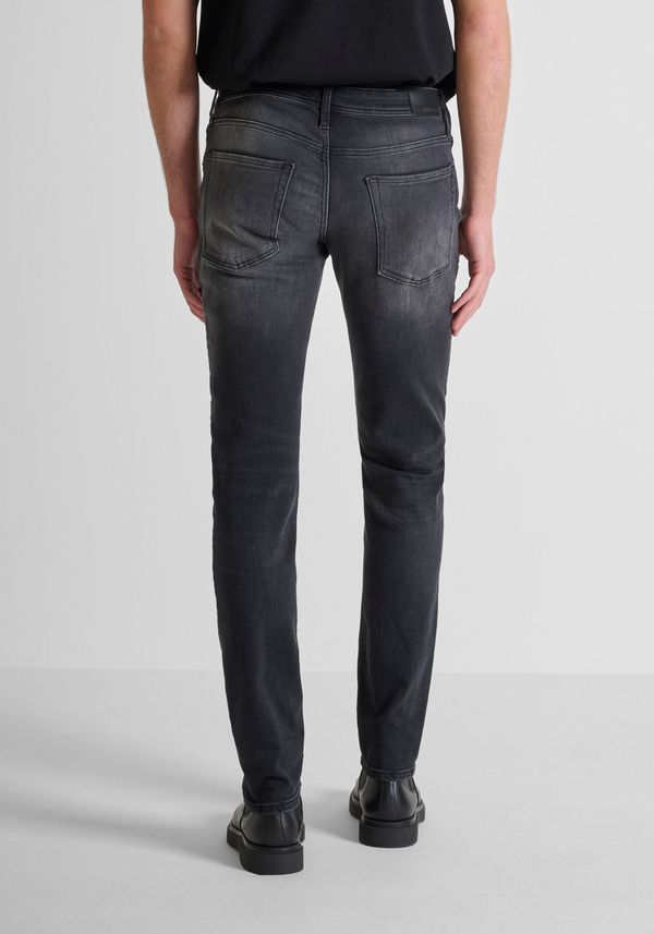 JEAN « OZZY » COUPE TAPERED EN DENIM NOIR - Antony Morato Online Shop