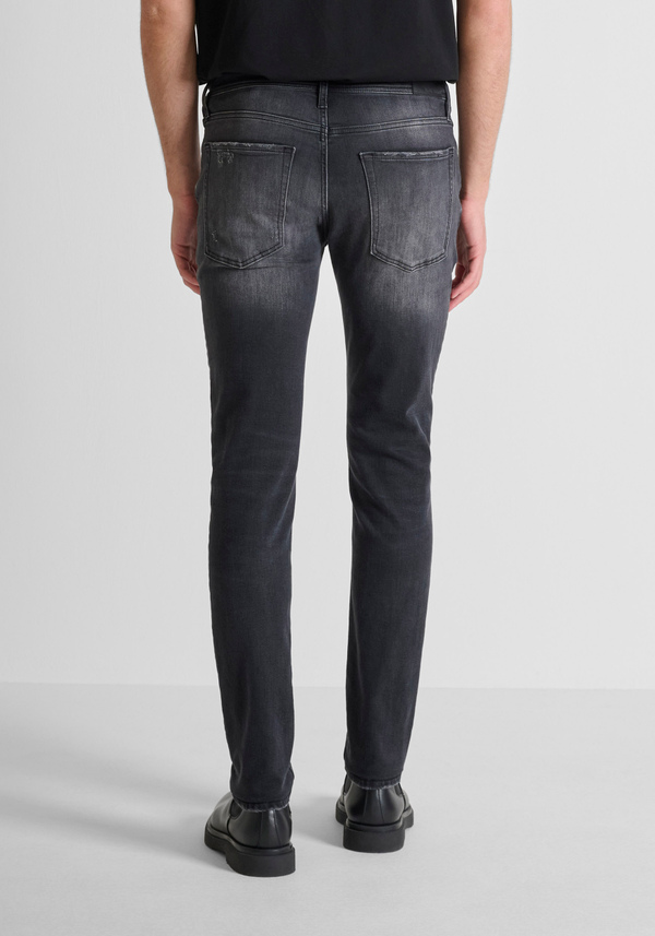 TAPERED FIT "OZZY" JEANS IN BLACK DENIM WITH RIPPED DETAILING - Antony Morato Online Shop
