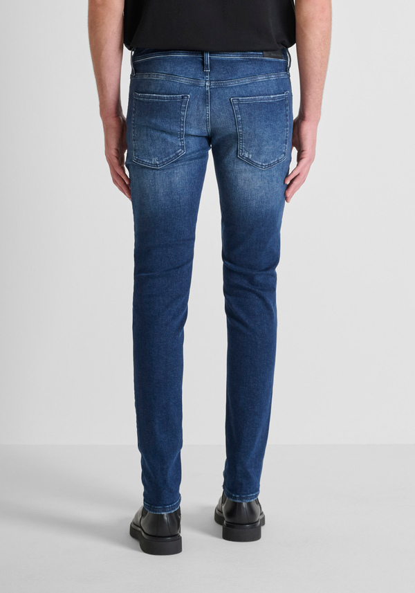 JEANS „OZZY" TAPERED FIT AUS TITAN BLUE DENIM MIT FADING - Antony Morato Online Shop