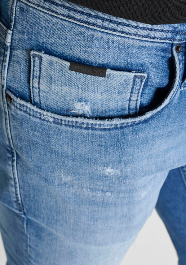 "OZZY" TAPERED FIT JEANS IN FADED TITAN BLUE DENIM - Antony Morato Online Shop