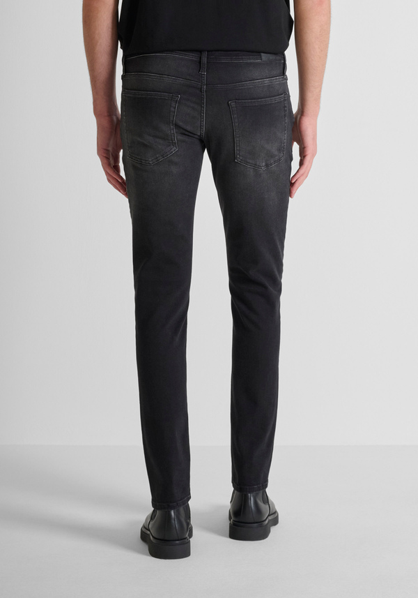 "OZZY" TAPERED FIT JEANS IN BLACK DENIM - Antony Morato Online Shop