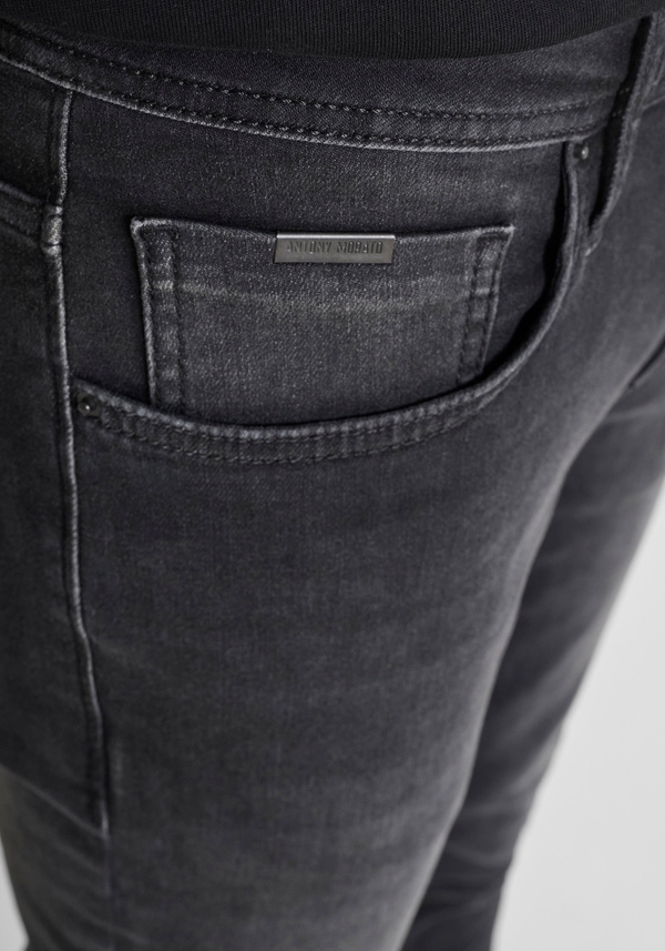 "OZZY" TAPERED FIT JEANS IN BLACK DENIM - Antony Morato Online Shop