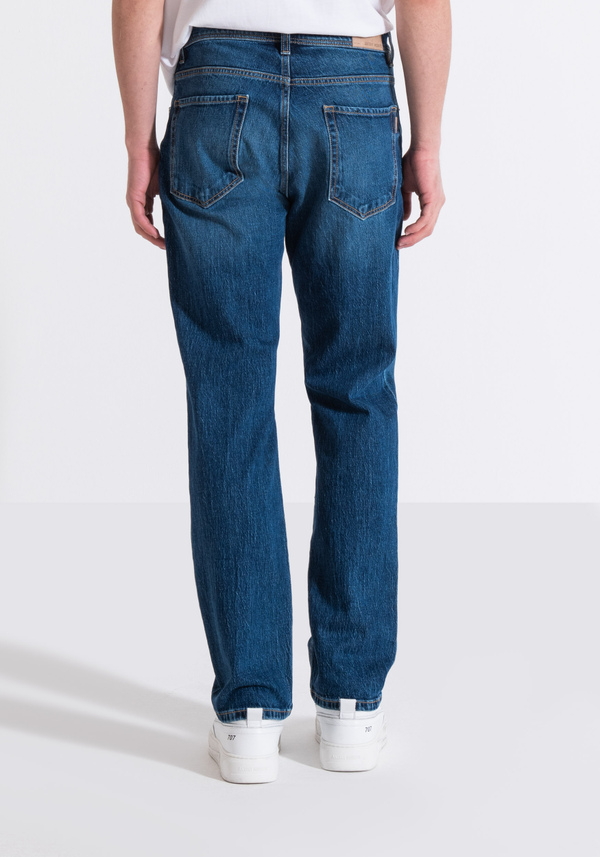 VAQUEROS REGULAR STRAIGHT FIT «JOE» DE CONFORT DENIM CON LAVADO OSCURO - Antony Morato Online Shop
