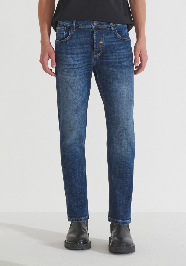 "KURT" COMFORT TAPERED FIT JEANS IN AUTHENTIC BLUE DENIM - Antony Morato Online Shop