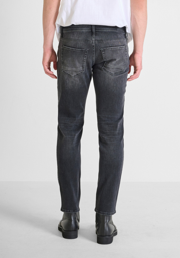 "KURT" COMFORT TAPERED FIT BLACK DENIM JEANS - Antony Morato Online Shop