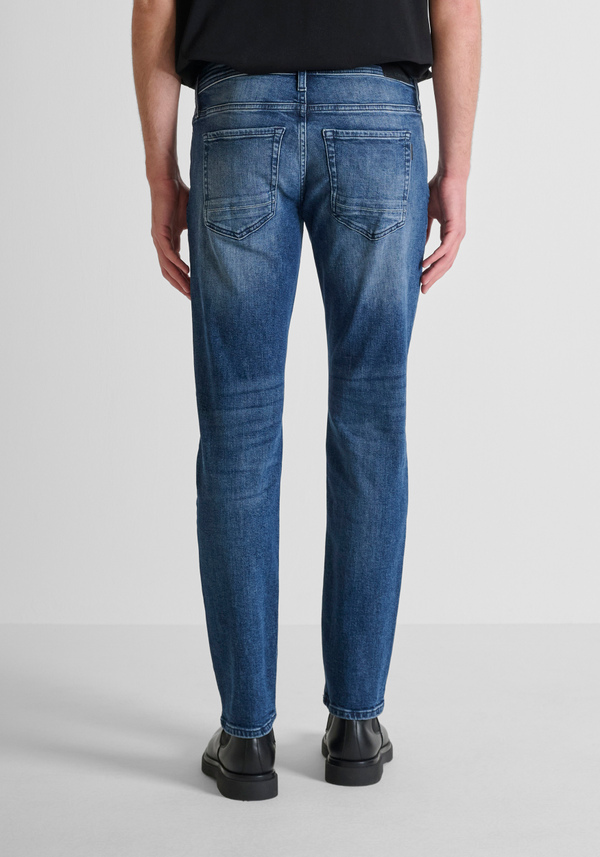 JEANS COMFORT TAPERED FIT „KURT“ AUS TITANBLAUEM DENIM - Antony Morato Online Shop