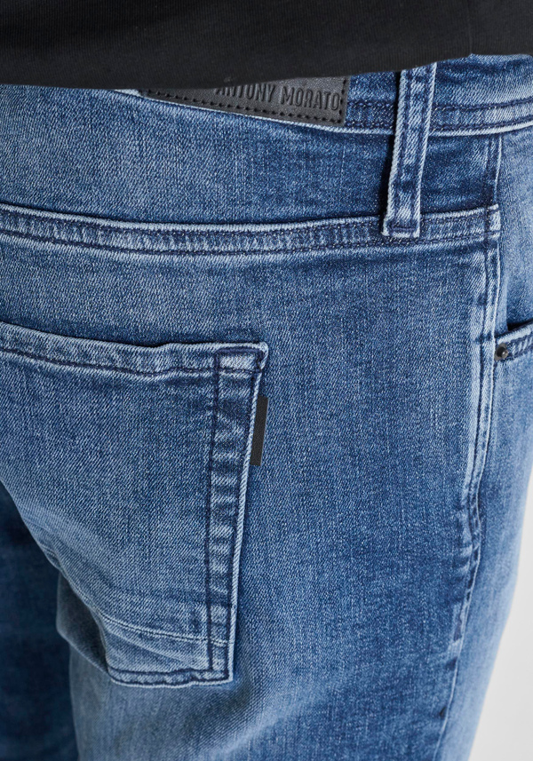 JEANS COMFORT TAPERED FIT „KURT“ AUS TITANBLAUEM DENIM - Antony Morato Online Shop