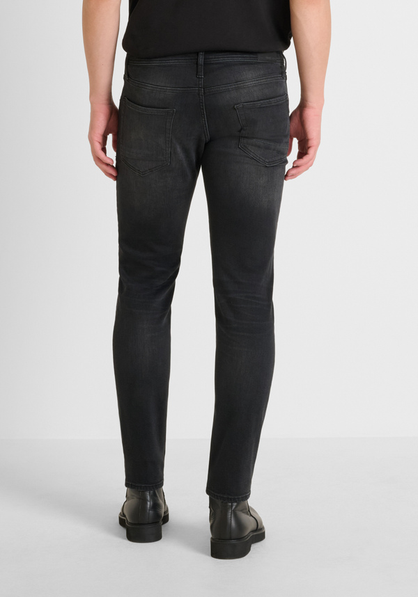 JEAN COUPE CONFORT TAPERED « KURT » EN DENIM NOIR EFFET DÉGRADÉ - Antony Morato Online Shop