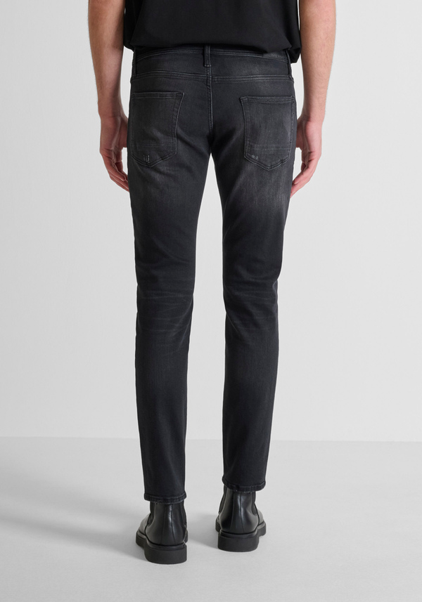 "KURT" COMFORT TAPERED FIT JEANS IN BLACK FADED EFFECT DENIM - Antony Morato Online Shop