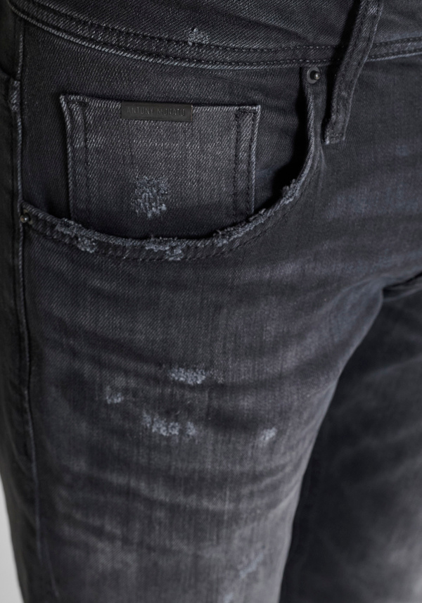 "KURT" COMFORT TAPERED FIT JEANS IN BLACK FADED EFFECT DENIM - Antony Morato Online Shop