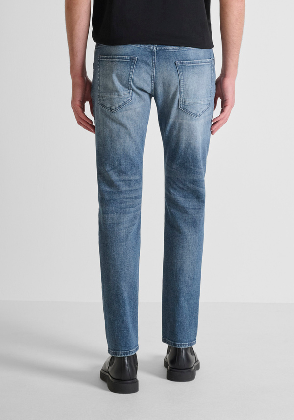 "KURT" COMFORT TAPERED FIT JEANS IN MALAGA BLUE DENIM - Antony Morato Online Shop