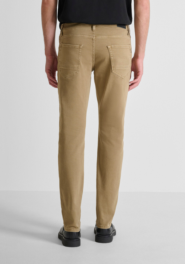 JEAN COUPE CONFORT TAPERED « KURT » EN DENIM COLORÉ - Antony Morato Online Shop
