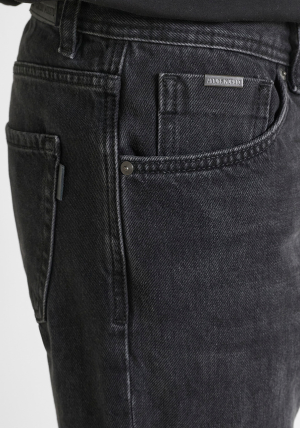 JEAN COUPE REGULAR STRAIGHT « JOE » EN DENIM NOIR - Antony Morato Online Shop