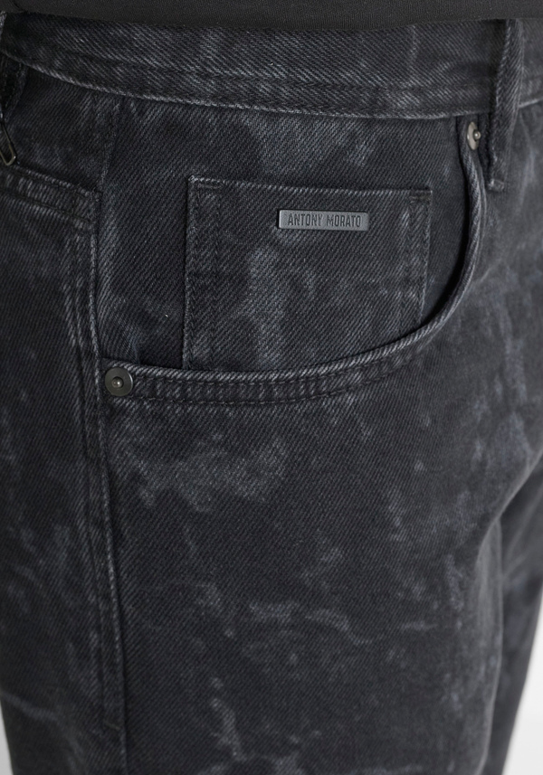 STRAIGHT FIT "CLEVE" JEANS IN PROCESSED BLACK DENIM - Antony Morato Online Shop
