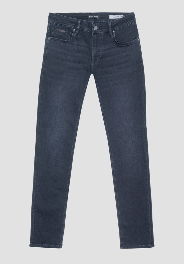 JEANS TAPERED FIT „OZZY“ AUS IKONISCH-BLAUEM STRETCH-DENIM - Antony Morato Online Shop